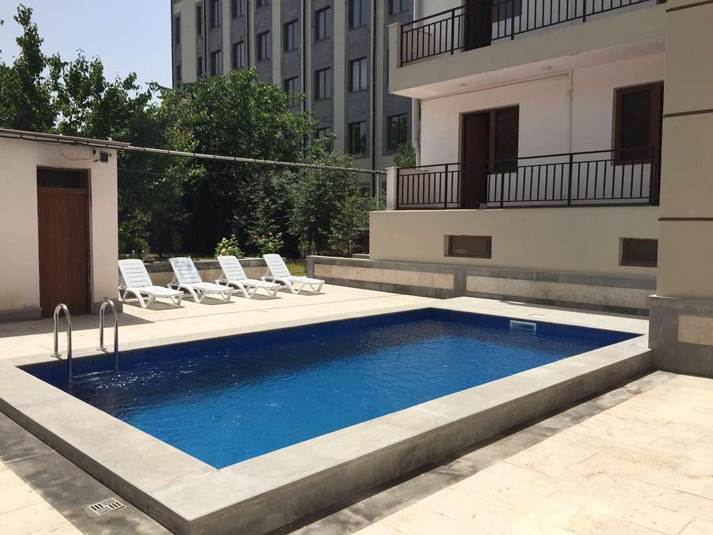 Primer Hotel Єреван Зручності фото